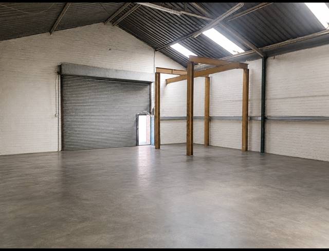 M² BUILDING TO LET IN BOOYSENS